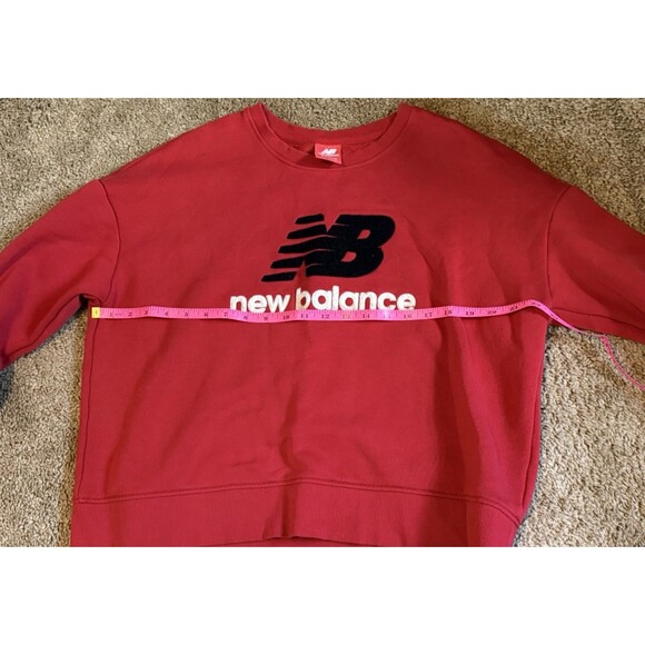 New Balance Big Fuzzy Textured Logo Red Crewneck Sweatshirt Women's Size XL - Picture 5 of 7